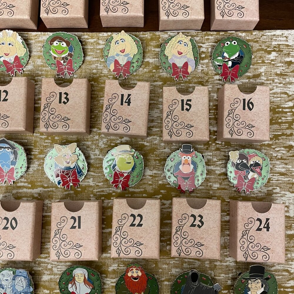 2025 The Muppet Christmas Carol Advent Pins - Message to see what's available !! - Picture 4 of 11